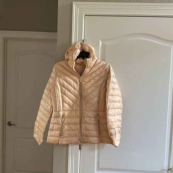 Micheal Kors Women Zip‎ Packable Down Jacket W/Hood Blush Sz S Gently Used - Picture 3 of 7